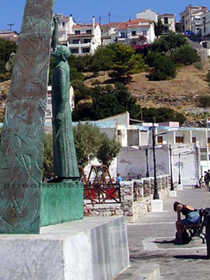 Ein großer Philosoph und Mathematiker - Pythagoras Denkmal im Süden der griechischen Insel Samos.
