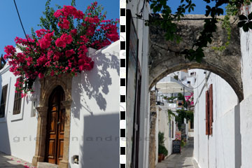 Kleine verwinkelte Gassen, malerisch mit schönen leuchtenden Blüten der roten Blumen und den Bögen zwischen den Häusern von Rhodos Stadt auf der Trauminsel von Griechenland.
