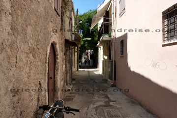 Kleine Gasse in der Altstadt der Stadt Rethymnon auf der griechischen Insel Kreta.