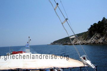 Schiffsreise auf dem Ägäischen Meer nahe Chalkidiki in Griechenland