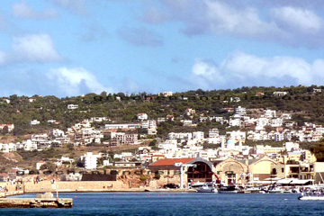 Chania Ansicht, von der Hafenmole aus betrachtet auf der Ferieninsel Kreta in Griechenland