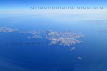 Das sind die griechischen Inseln Kalymnos und links davon Agia Marina beim Überflug wenn man nach Rhodos fliegt.