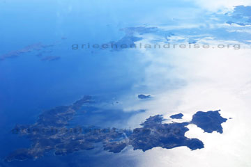 Überflug der griechischen Insel Patmos bei der Anreise auf die Insel Rhodos noch knapp 180 Kilometer bis zum Ziel der Trauminsel von Griechenland.