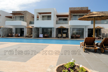 Hotelsuiten mit direktem Zugang zum Pool auf der Insel Kos.