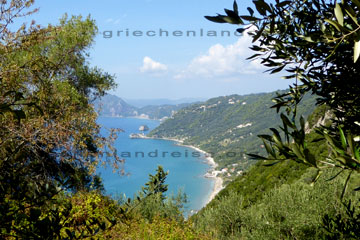 Aussicht auf eine der schönen Buchten bei unserem Griechenland Urlaub auf der griechischen Insel Korfu im Jahr 2015 an der Westküste.