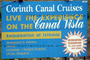 Plakat über die Angebote einer Kanalrundfahrt durch die Straße von Korinth.