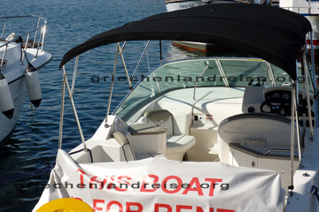 Boat For Rent oder Boot zu vermieten im Old Venetian Harbour in Chania an der Nord-West-Küste von der Griechischen Insel Kreta.
