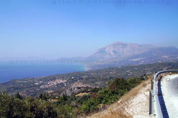 Marathokampos Bay auf der griechischen Insel Samos. Kampos und Votslakia liegen im Südwesten am Kerketeas Gebirge aber an der Küste.