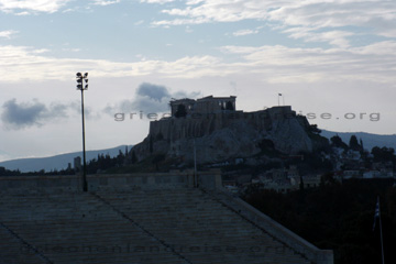 Akropolis Athen - Abends vom Antiken Olympiastadion fotografiert.