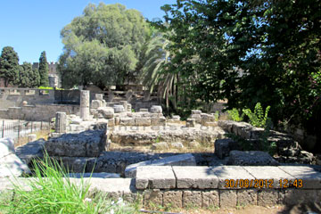 Ruinen vom Aphrodite Tempel in der Altstadt von Rhodos.