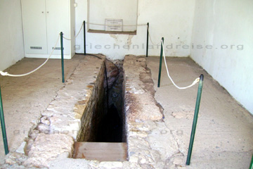 Tunnel am Eingang im Brunnenhaus nicht sehr breit.