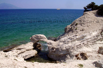 Felsstrand auf der Insel Samos.