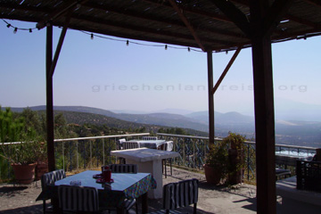 Aussicht aus der Taverne in der Nähe vom Kloster Megalis Panagias auf der griechischen Insel Samos.
