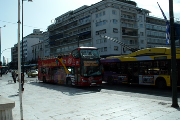 Mit dem Bus zum Sightseeing durch Athen.